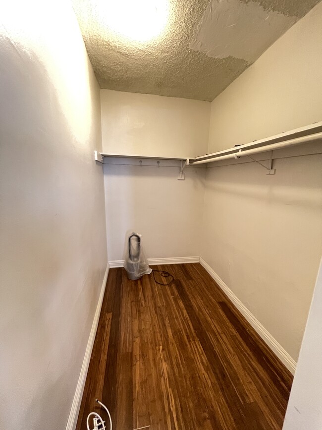 walk-in closet - 3813 Huron Ave