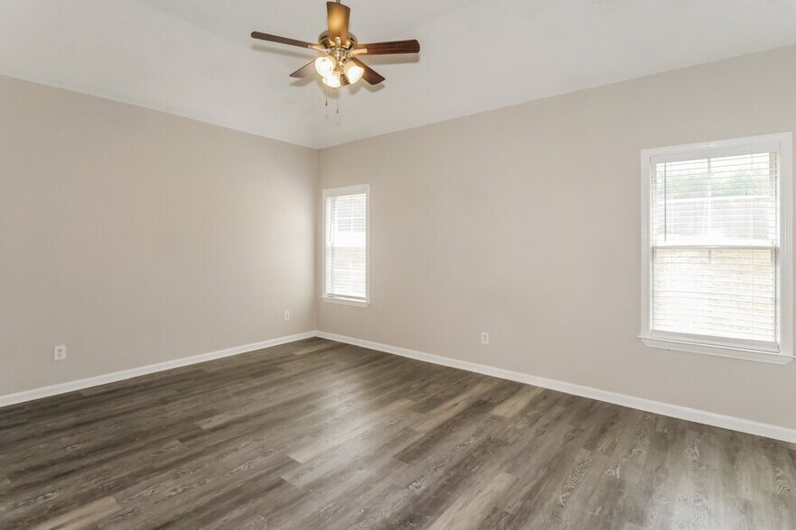 Building Photo - 1043 Averett Cove