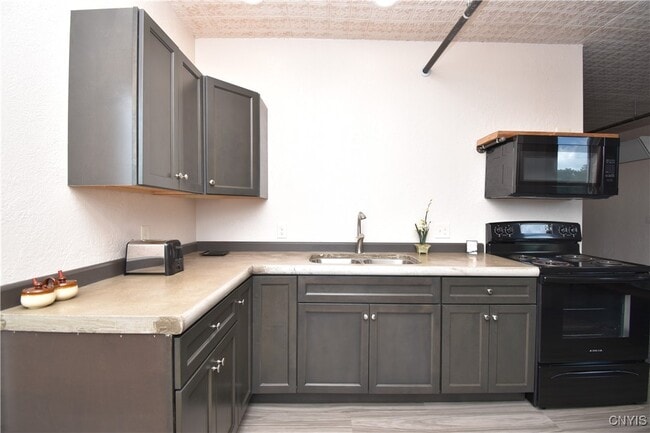 Building Photo - 152 Court 5 Ct