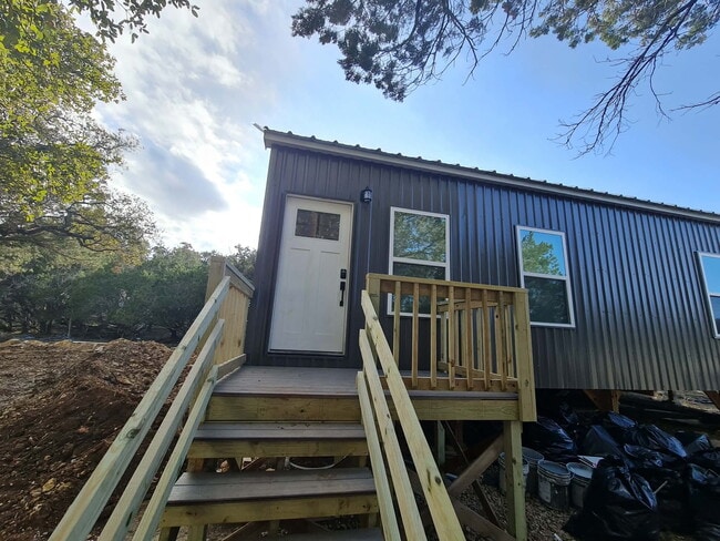 Building Photo - 527 Oak Lawn Dr