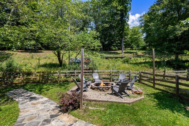 Building Photo - Spacious 6-Bedroom Furnished Home Near Asheville – Privacy, Comfort & Convenience!