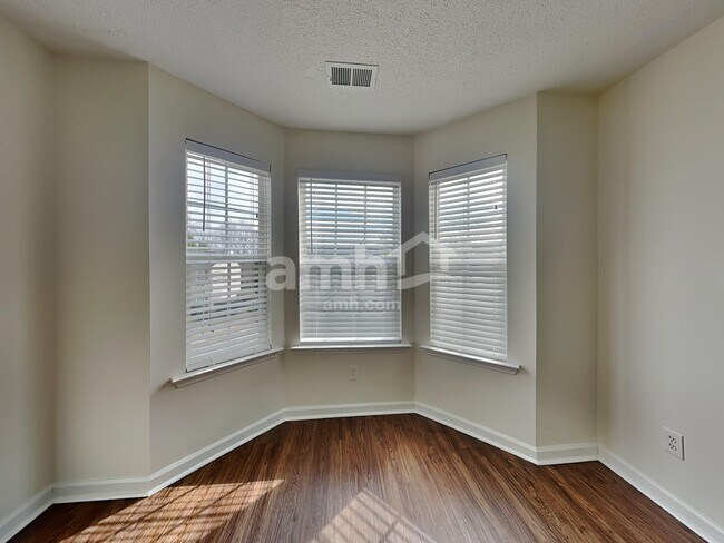 Building Photo - 121 Sandy Ln