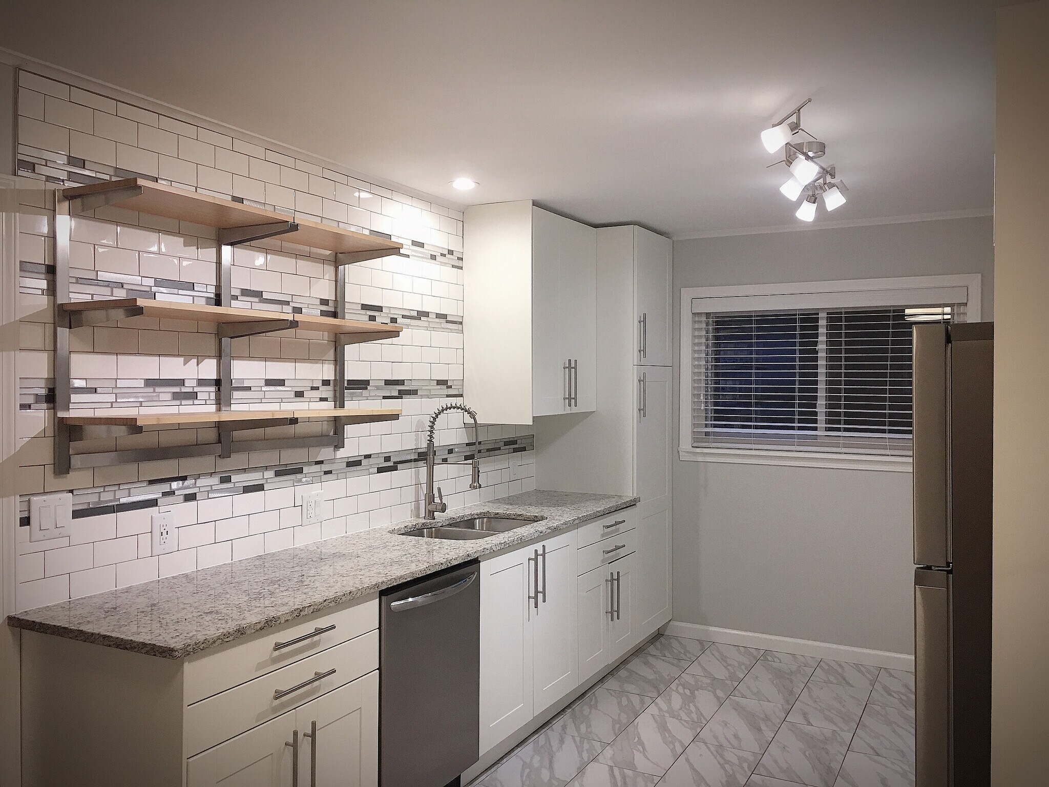 Kirchen - 7542 E 28th St