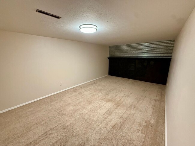 Building Photo - 104 Saranac Dr