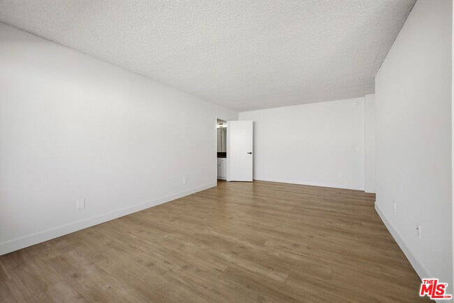 Building Photo - 1352 S Carmelina Ave