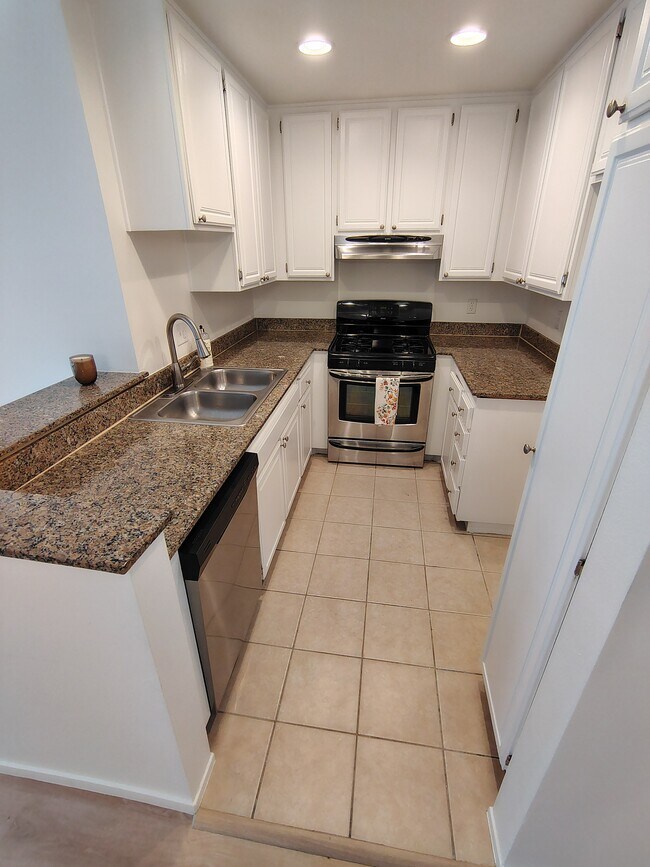 Kitchen - 10861 Moorpark St