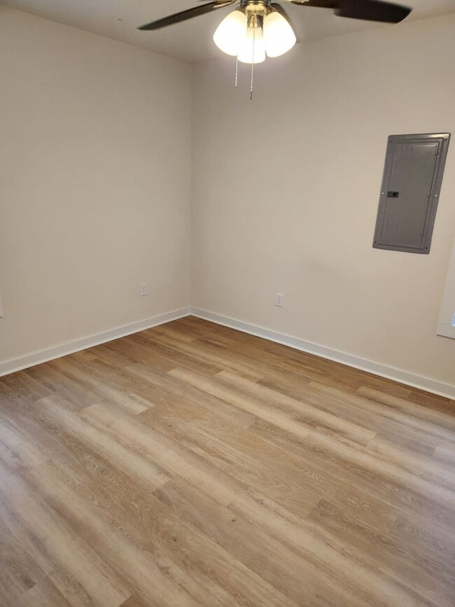 Building Photo - Blackstone 2 bed 1 bath New Duplex