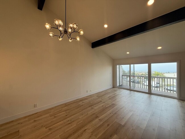Building Photo - Stunning 2B/2.5BA Townhome in Carlsbad w/ ...
