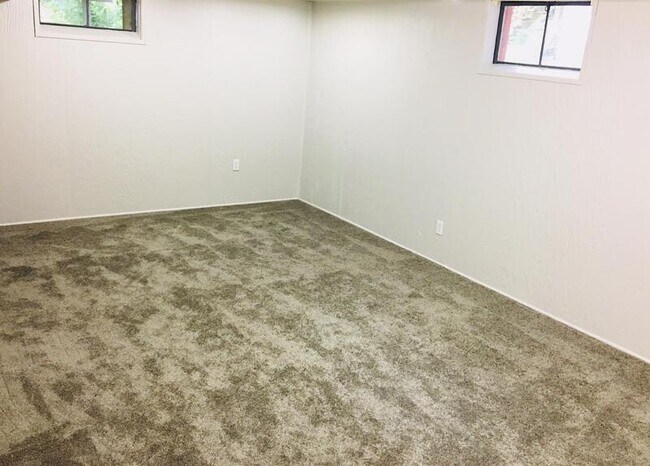 Building Photo - 5624 Lake St