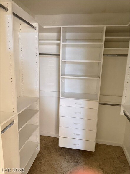 Building Photo - 1390 Hialeah Dr