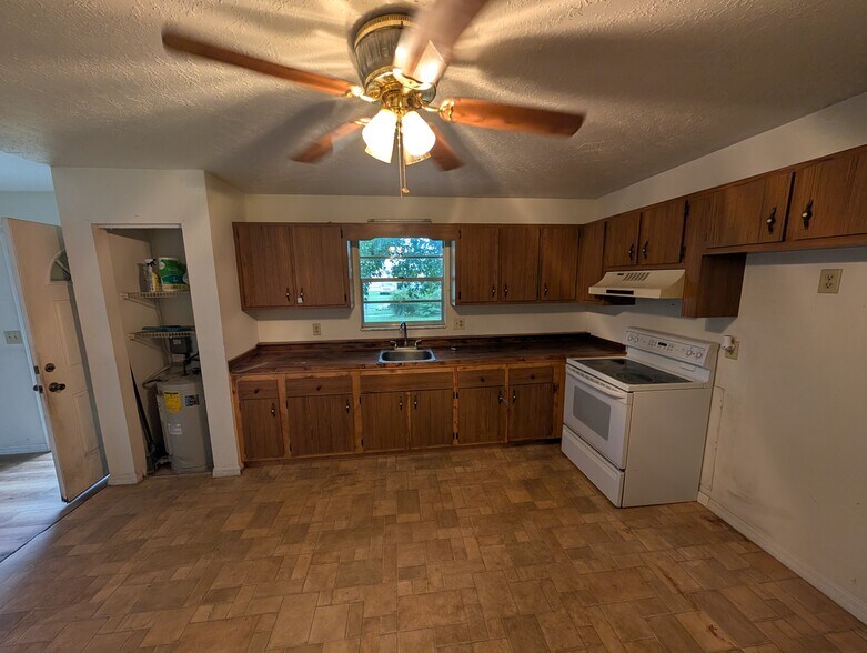 Building Photo - 11851 Illinois St