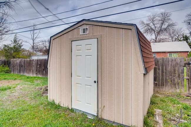 Building Photo - 1054 N Revere St