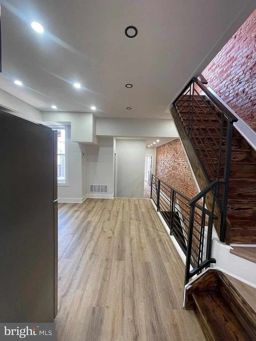 2nd bedroom to stairs and kitchen - 2321 W Oxford St