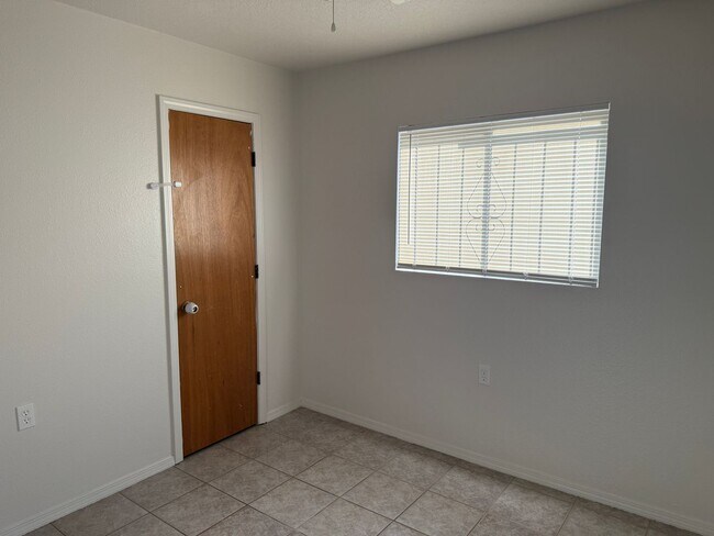 Building Photo - Remodeled 3 Br, 2 Ba, with major appliances