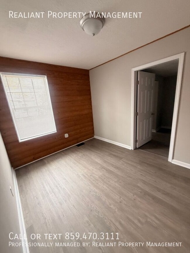 Building Photo - 400 Broadway-