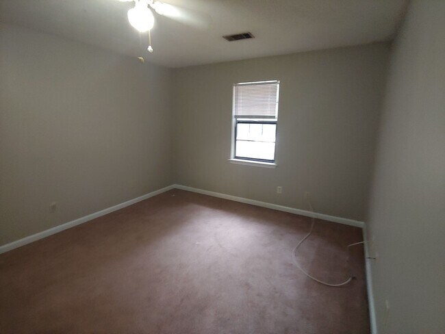 Building Photo - 2 BR / 2 BA Single Family Home