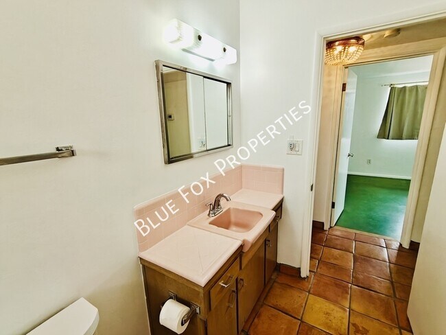 Building Photo - 633 N Avenida Calma