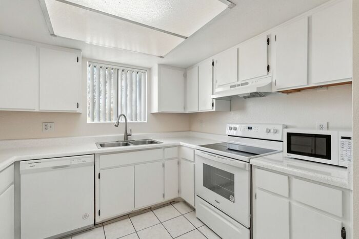 Building Photo - 1201 S McClintock Dr