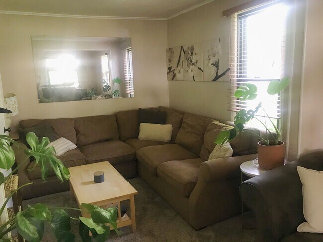 Building Photo - 826 Clayland St