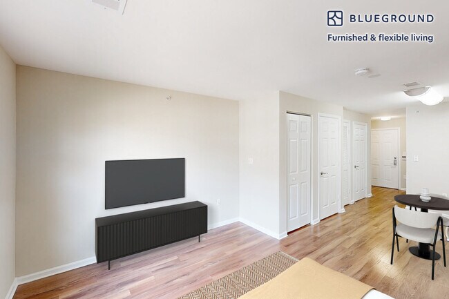 Building Photo - 160 Boylston St