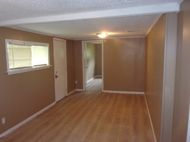 Building Photo - 1297 Vicoscia Ave