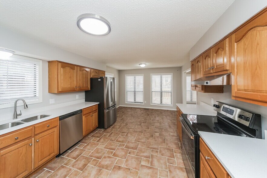 Building Photo - 353 Ericson Rd