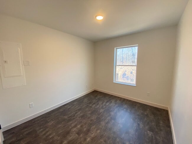 Building Photo - AVAILABLE JUNE - New Construction 3 Bed, 2 Bath Home....Perfect Location!