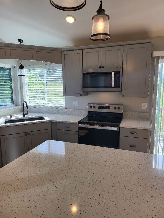 Building Photo - STATUS: AVAILABLE  | $2100.00 a month + $1...