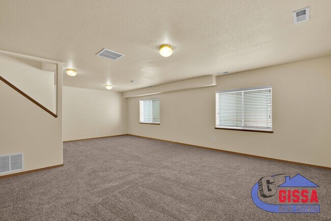 Building Photo - Beautiful home with 4 BR, 3.5 BA, 2 CAR wi...