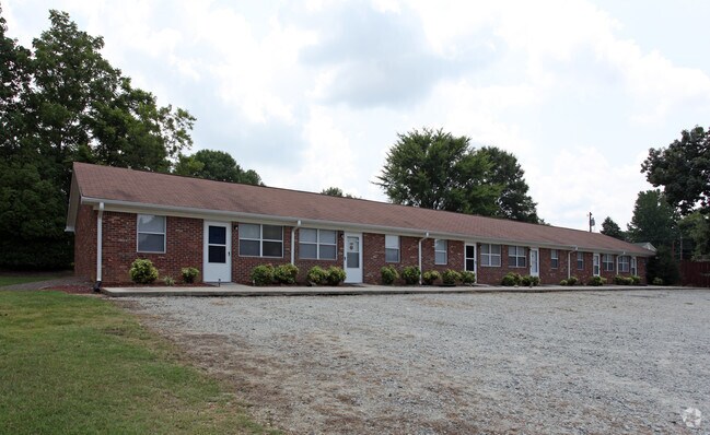 Primary Photo - 105-115 Cloverdale Dr
