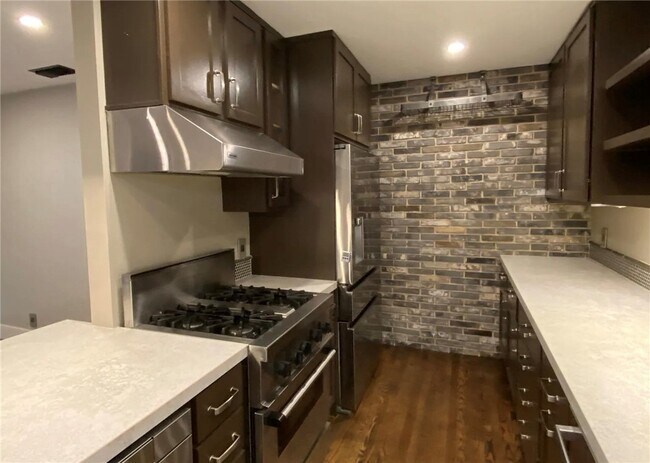 Building Photo - 349 Norumbega Dr