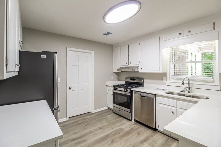 Building Photo - 969 Pointer Ridge