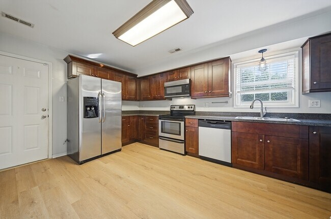 Building Photo - 1128 Grandy Ct