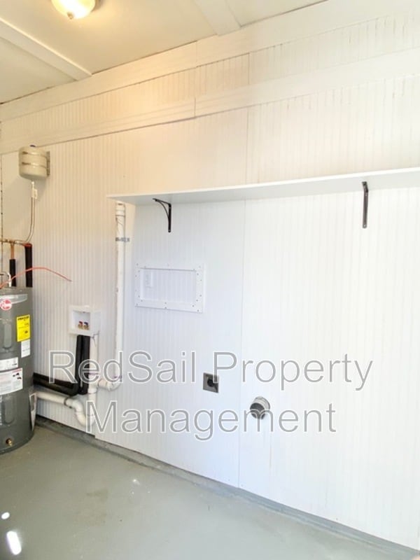 Building Photo - 17073 Longview Dr