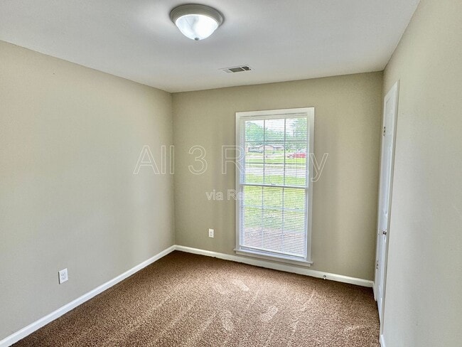 Building Photo - 502 Adler Dr