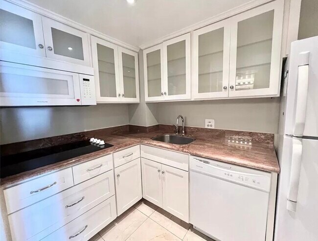 Building Photo - 2016 Main St