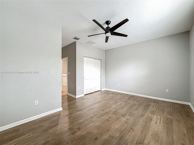 Building Photo - 2505 NW 31st Ct