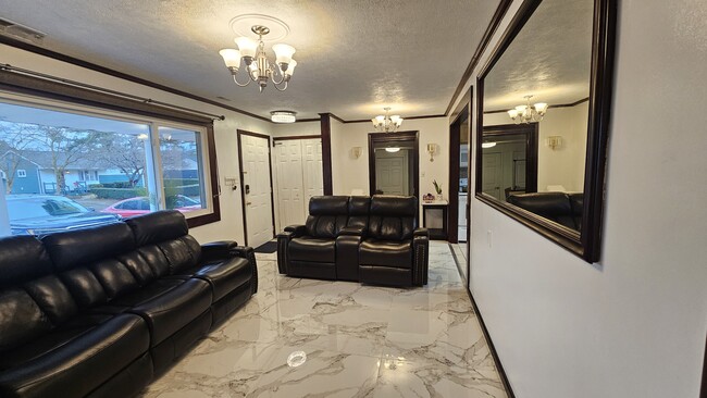 Building Photo - 2216 Dean Dr