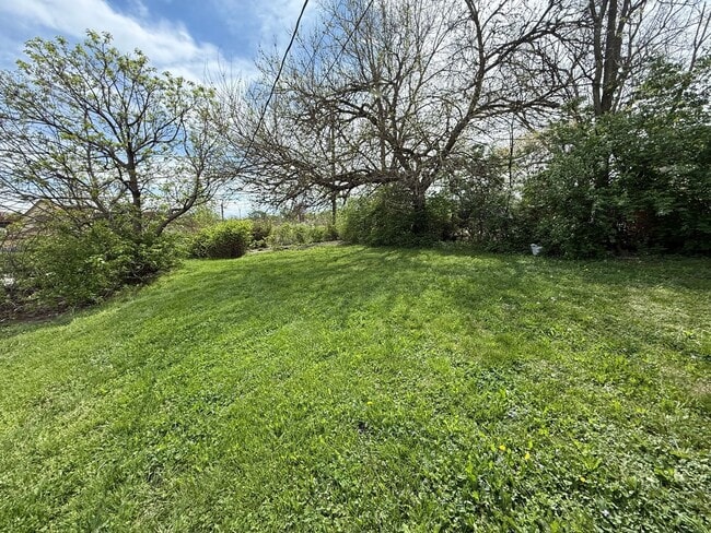 Building Photo - New Listing - Brookside Park 3 Bedroom Home