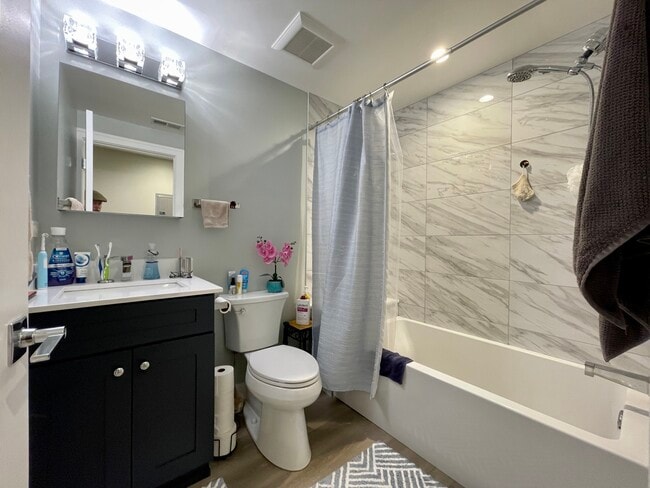 Building Photo - 1725 N Honore St