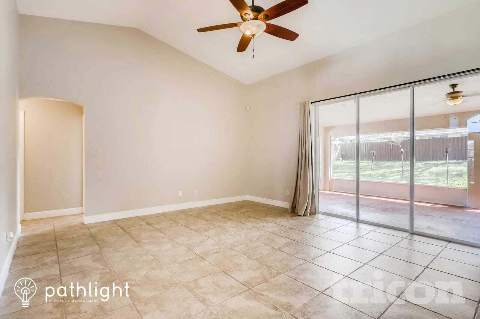 Building Photo - 10902 Versailles Blvd