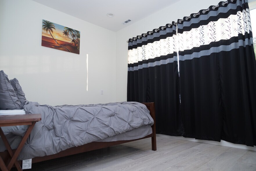 Building Photo - 5063 Elester Dr