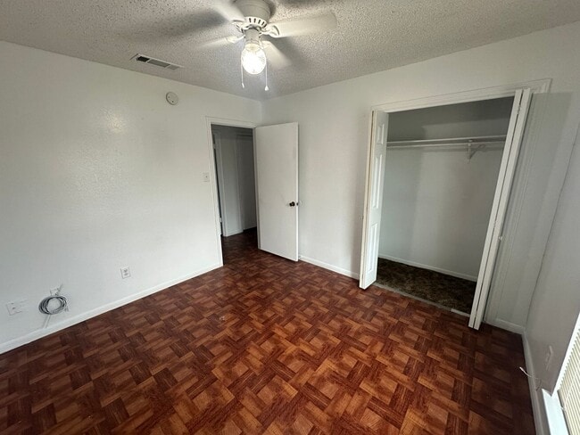 Building Photo - AVAILABLE NOW ; 2 WEEKS FREE!!!!!