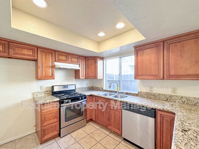 Building Photo - 122 E Ventura St