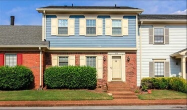 Building Photo - 834 Brentwood Pointe