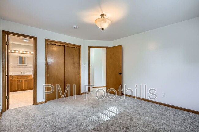 Building Photo - 275 Garnet St