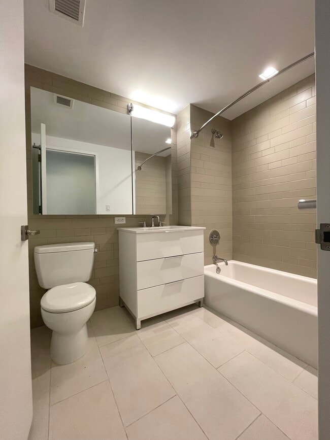 Interior Photo - 535 W 43rd Street
