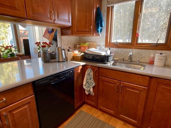 Building Photo - 124 Carlisle St