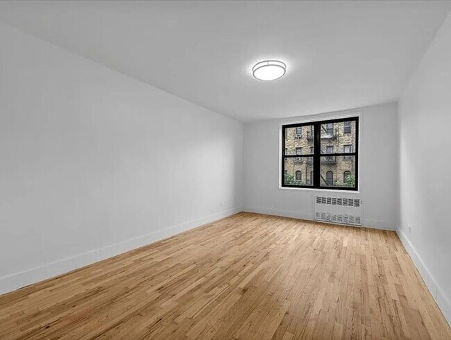 Building Photo - 411 E 26th St