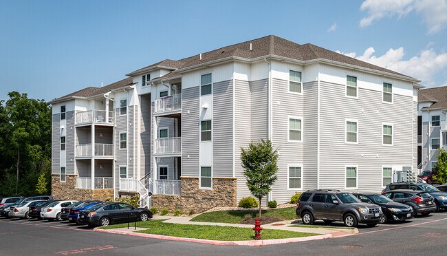 Building Photo - 2402 Clubhouse Ct